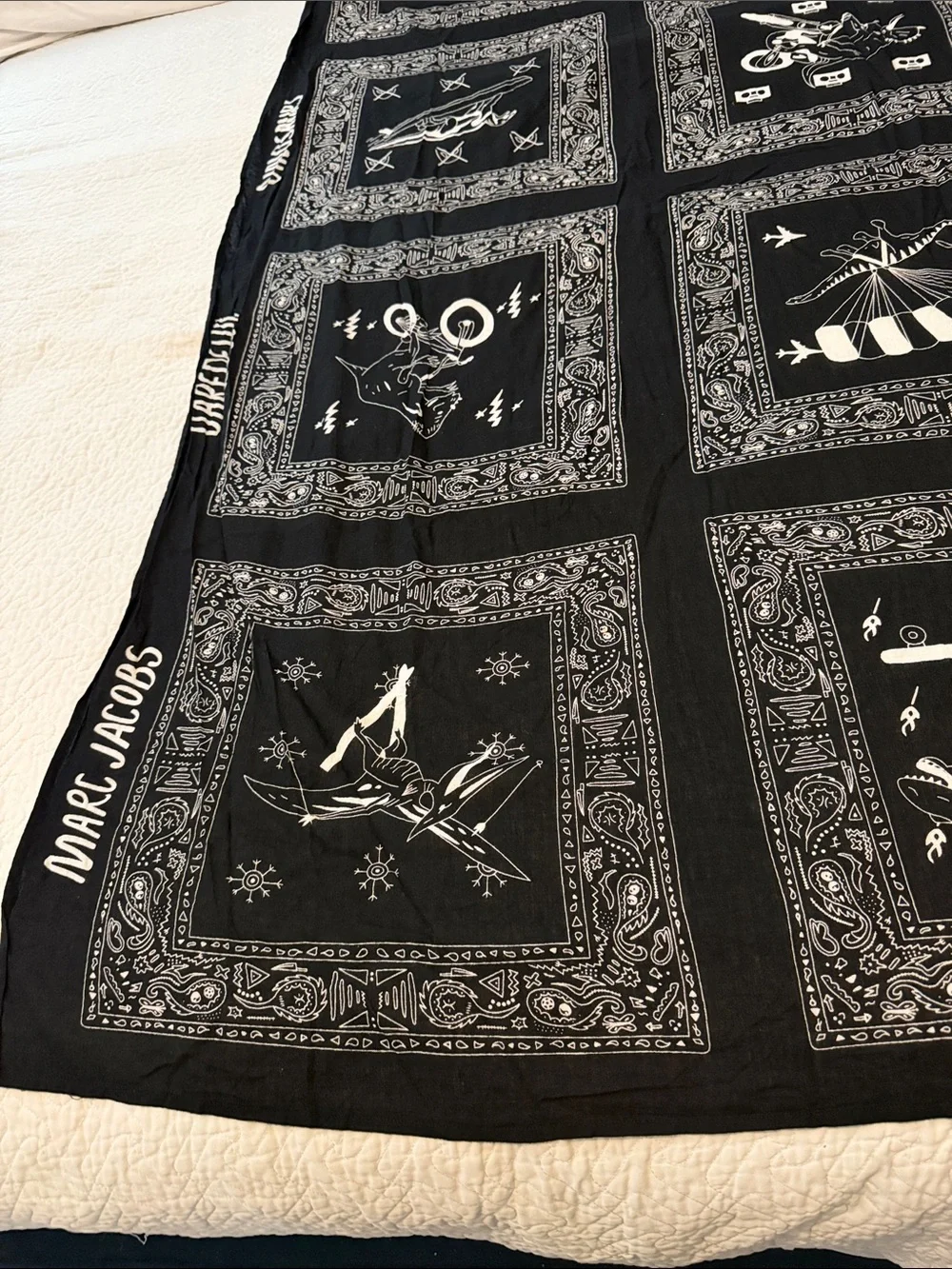 Marc Jacobs Black and White Bandana-Print Scarf Blanket Size 35/65